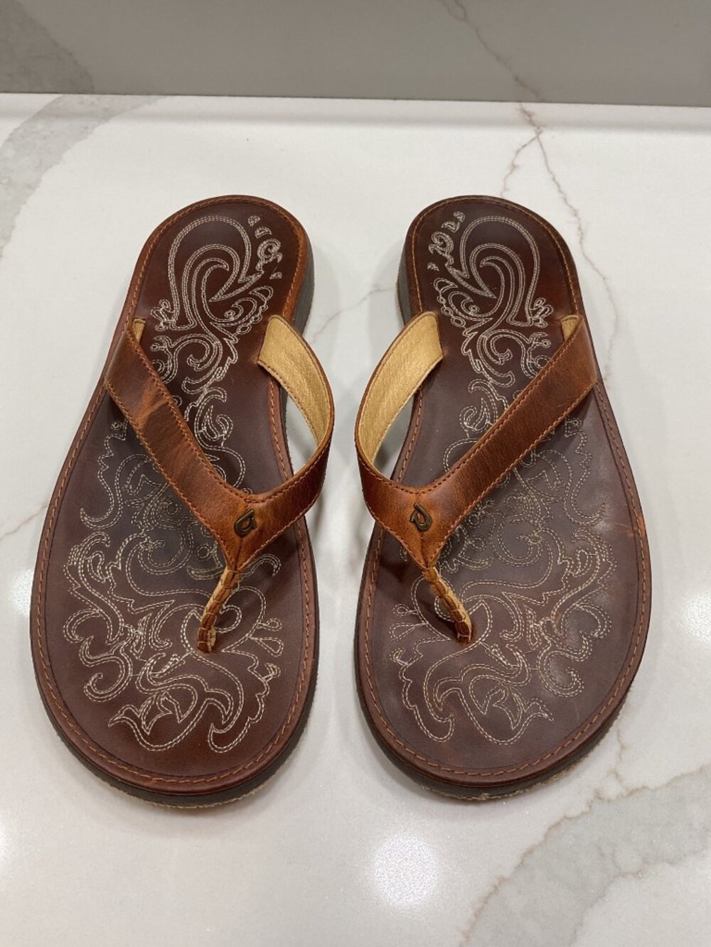 OluKai Paniolo Leather Sandals Women's Size 11 Embroidered Footbed Arch Support